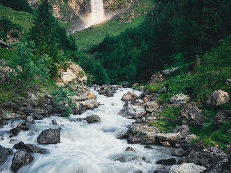 IDRO_pexels-lukas-feldmann-12779583 Cascata - Scuola di Naturopatia SIMO